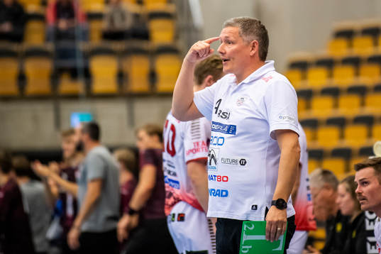 HK Malmös tränare Stian Tönnesen agerar