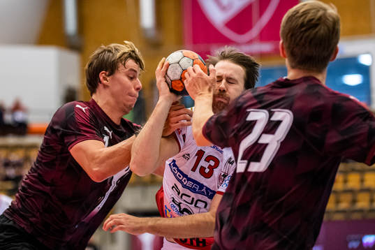 Lugis Hampus Henningsson och Carl Möllerström stoppar HK