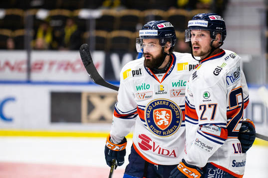 Växjös Roman Horak och Martin Lundberg jublar