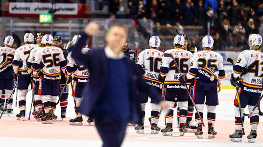 Linköpings tränare Bert Robertsson jublar medan
