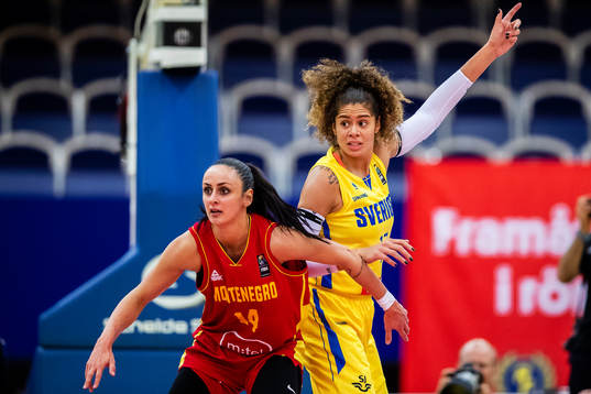 Milica Jovanovic of Montenegro and Amanda Zahui of Sweden