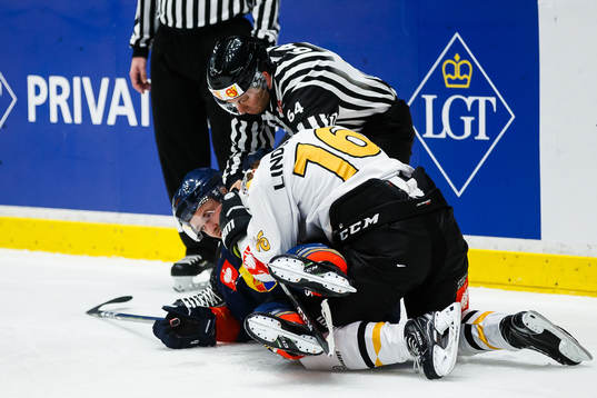 Linus Lindström of Skellefteå fights Marcus Högström of