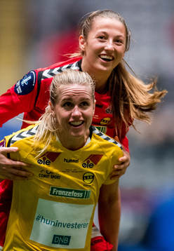 Elise Thorsnes and goalkeeper Cecilie Fiskerstrand of LSK