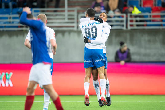 Mathis Bolly of Molde celebrate with Ohi Omoijuanfo