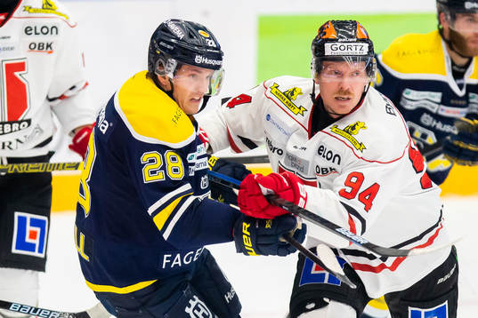 s Johannes Kinnvall och Örebros Ryan Stoa