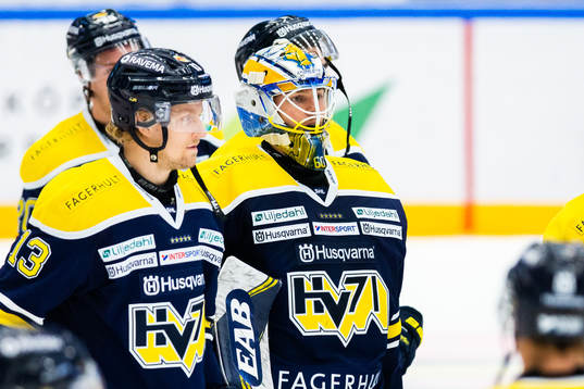 s Oscar Sundh och målvakt Hugo Alnefelt