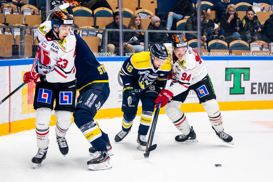 s Filip Sandberg och Örebros Ryan Stoa