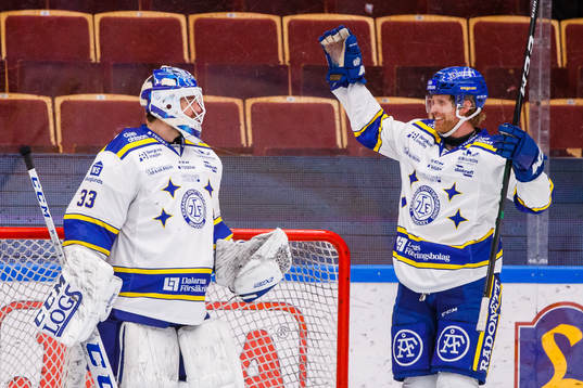 Leksands målvakt Axel Brage och Philip Samuelsson jublar