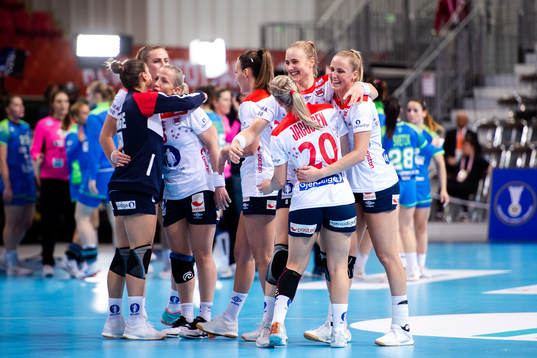 Players of Norway celebrate