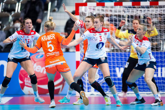 Kari Brattset, Emilie Hegh Arntzen and Heidi Løke of Norway