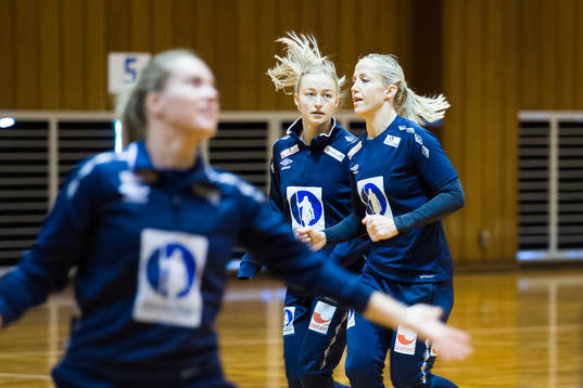Stine Bredal Oftedal and Heidi Løke
