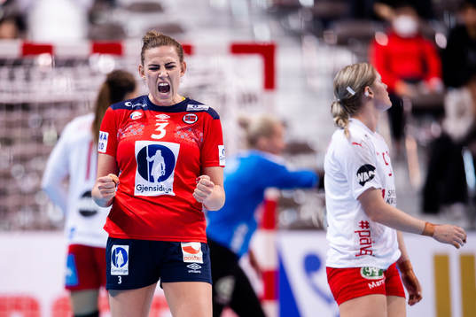 Emilie Hegh Arntzen of Norway celebrates