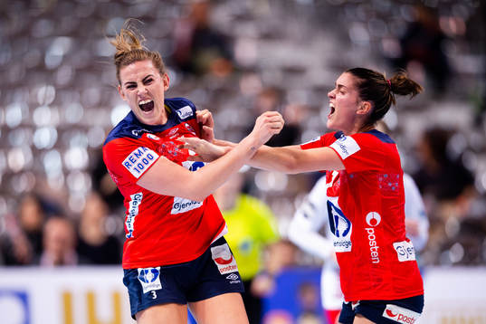 Emilie Hegh Arntzen and Stine Skogrand of Norway celebrate