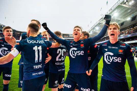 Adrian Pereira and Kristian Thorstvedt of Viking celebrate