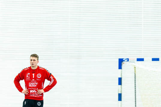Varbergs målvakt Carl Aronius deppar