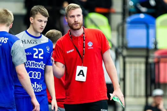 Hallbys William Hermansson och tränare Jesper Östlund