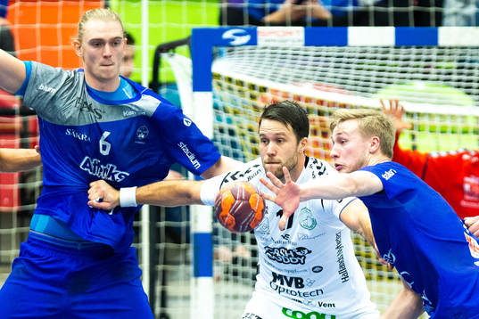 Hallbys Robin Svensson och Olle Ek samt Varbergs Tobias