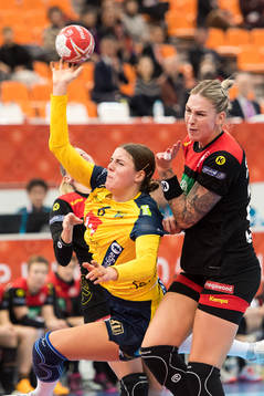 Carin Strömberg of Sweden and Luisa Schulze of Germany