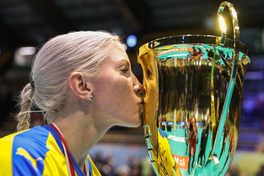 Anna Wijk of Sweden kisses the trophy