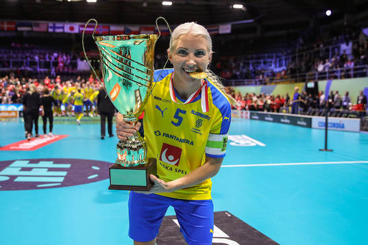Anna Wijk of Sweden pose with the trophy and her gold medal