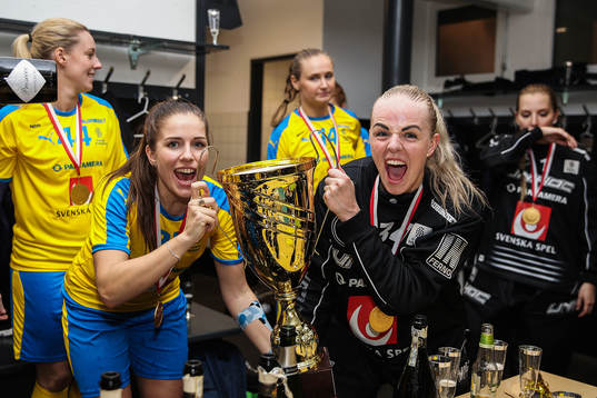 Sara Steen and goalkeeper Amanda Hill of Sweden celebrate