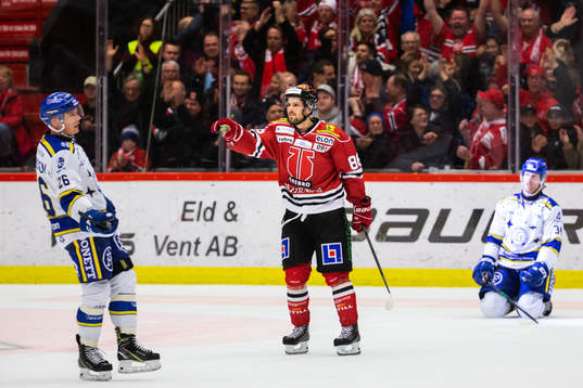 Örebros Mathias Bromé jublar