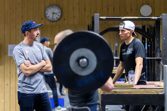 Tränare Yannick Tregaro och Thobias Montler tränar i