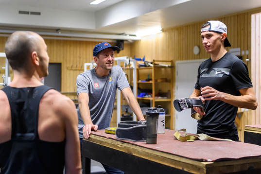 Tränare Yannick Tregaro och Thobias Montler tränar i