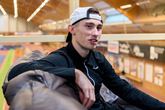 Thobias Montler blir intervjuad