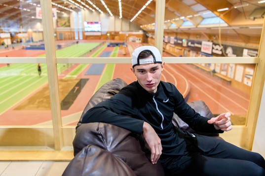 Thobias Montler blir intervjuad