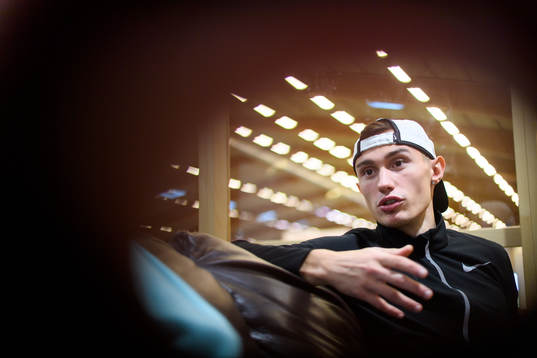 Thobias Montler blir intervjuad