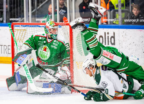 Färjestads Marcus Nilsson mot Rögles Daniel Bertov och