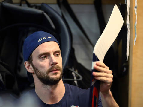 Linköpings målvakt Jonas Gustavsson före ishockeymatchen