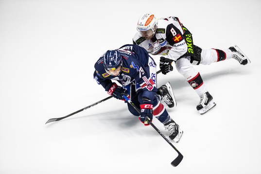 Linköpings Patrik Lundh och Malmö Redhawks Johan Olofsson