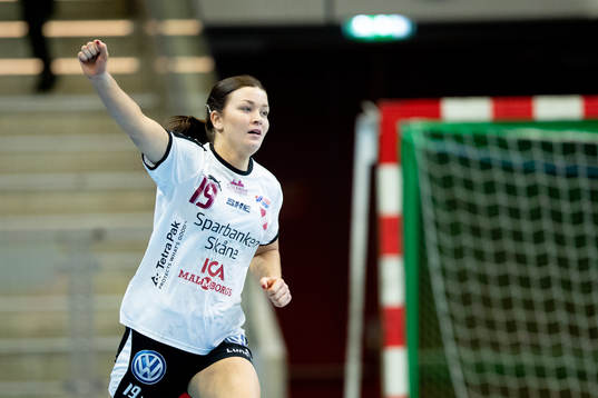 Lugis Julia Olsson jublar