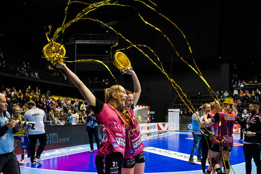 Ragnhild Valle Dahl and June Andenæs of Vipers