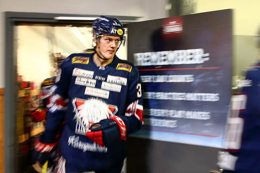 Linköpings William Worge Kreu före ishockeymatchen i SHL