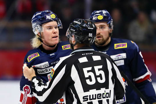 Linköpings Samuel Lofquist reagerar