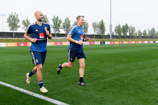 Robin Söder and physiotherapist Fredrik Larsson