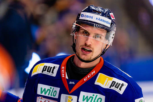 Växjös Casey Bailey jublar