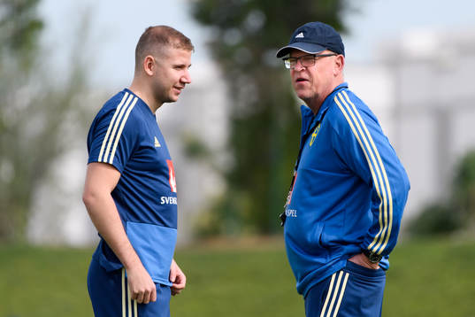 Darijan Bojanic and head coach Janne Andersson