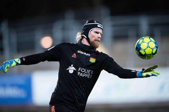 Målvakt Mathias Karlsson