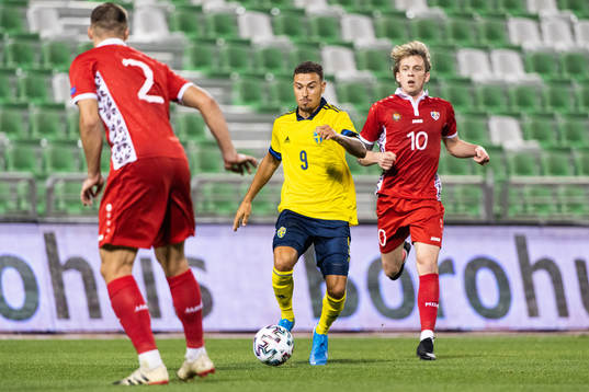 Jordan Larsson of Sweden and Eugeniu Cociuc of Moldova