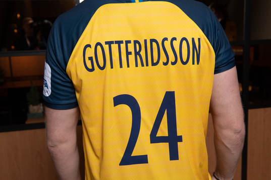 Jim Gottfridsson show the match jersey