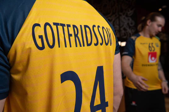 Jim Gottfridsson show the match jersey