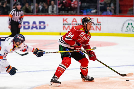 Växjös Casey Bailey och Örebros Ryan Stoa