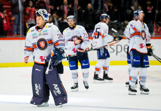 Växjös målvakt Viktor Fasth deppar
