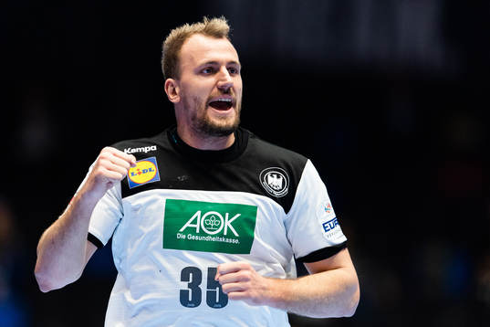 Julius Kühn of Germany celebrates