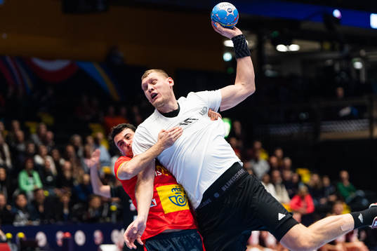 Aitor Ariño Bengoechea of Spain and Dainis Kristopans of