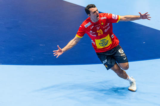 Aitor Ariño Bengoechea of Spain celebrates